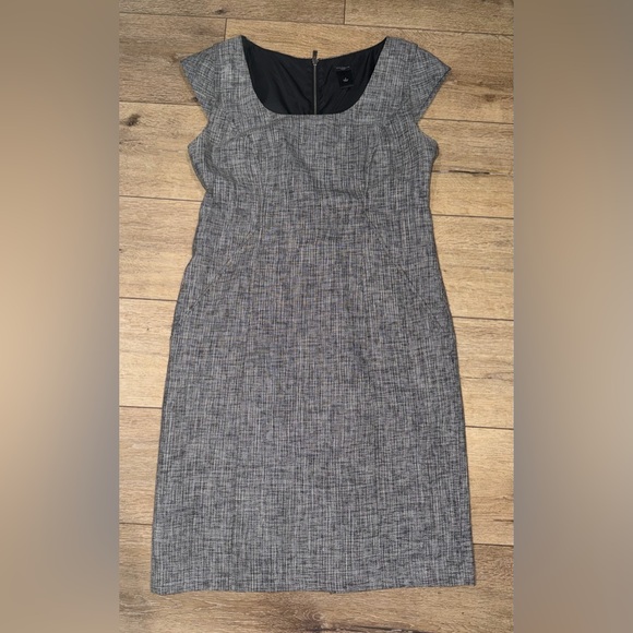 Ann Taylor Dresses & Skirts - Ann Taylor Knee Length Business Dress Black size 6